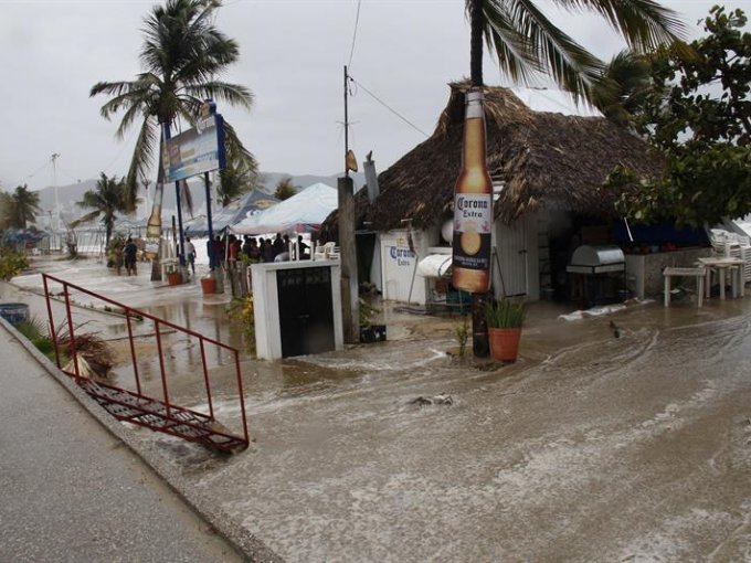 Tormenta Carlos Se Debilita A Depresi N Tropical Muy Cerca De Las