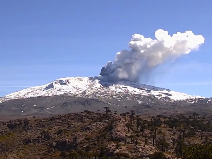 Alerta amarilla en volcán Copahue Restringen acceso al cráter a 1 000