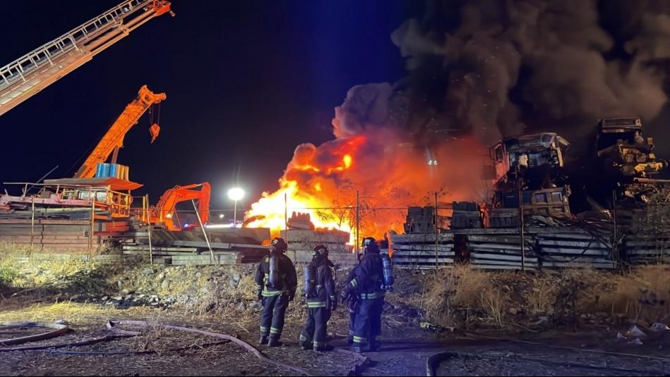 Seis Camiones Quemados Y Una Gran Columna De Humo Deja Incendio En