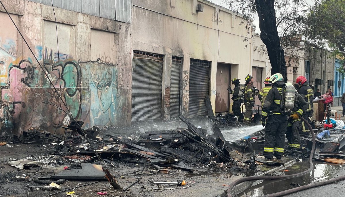 Incendio afectó a cuatro viviendas en cercanías de terminal de buses en