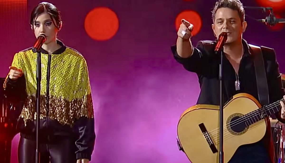 Javiera Mena y chascarro con Alejandro Sanz en Viña 2016 El