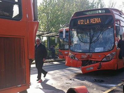 7 lesionados dejó una colisión entre buses del Transantiago y dos vehículos en Providencia