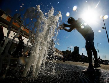 Capitalinos sucumben ante altas temperaturas