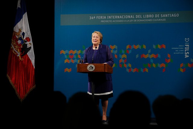 Presidenta Bachelet asiste a inauguración de la 34° Feria Internacional del Libro de Santiago 2014