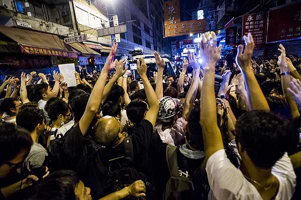 Estudiantes convocan referéndum en Hong Kong para decidir futuro de protestas