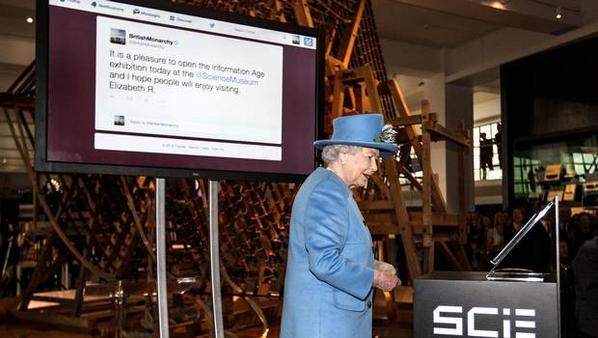 Reina Isabel II se modernizó y este es su primer tuit