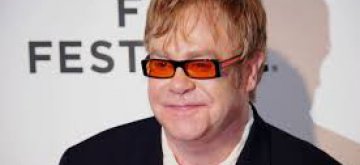 Kerry y Elton John firman acuerdo de 7 millones para luchar contra el sida