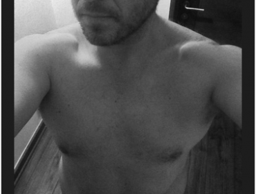 Martín Cárcamo y su lado más Hot: Esta es su sexy selfie sin camisa