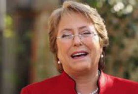 Bachelet defiende sus planes de reforma constitucional en revista alemana