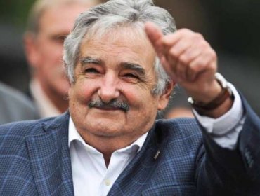 Mujica votó y pidió "bonhomía, alegría y tranquilidad" a los ciudadanos