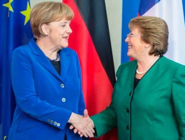 Michelle Bachelet revisa el modelo alemán para implementar la reforma constitucional