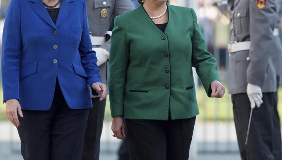 Bachelet obtiene el apoyo de Merkel para ampliar acuerdo de Chile con la UE