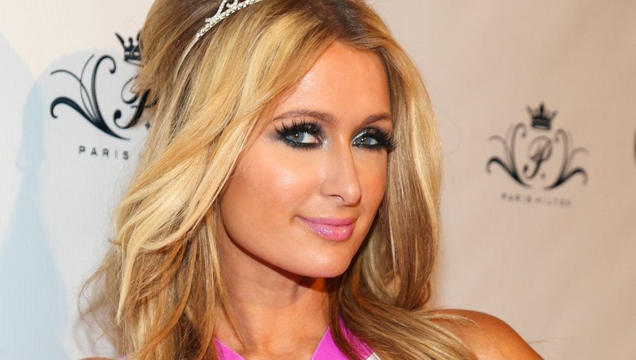 Paris Hilton se disfraza de Minnie sexy y hasta la policía la deleita