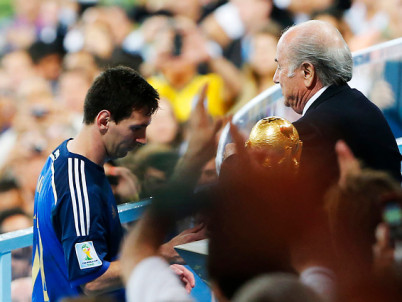 Joseph Blatter consideró “incorrecto” el Balón de Oro otorgado a Lionel Messi en Brasil 2014