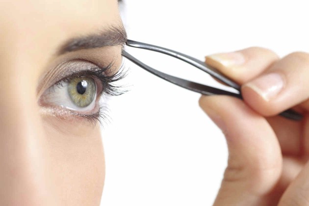 6 errores al depilarte las cejas que seguro estás cometiendo