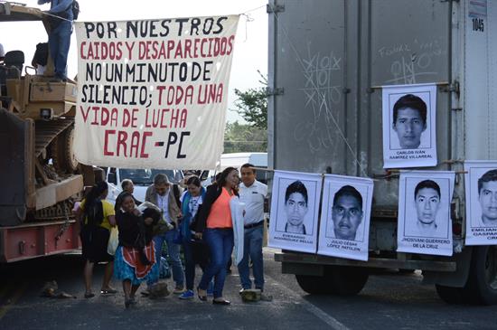 Padres de jóvenes desaparecidos dicen que se reunirán mañana con Peña Nieto