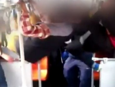 Justicia identifica a sujeto que golpeó a dos menores en bus del Transantiago