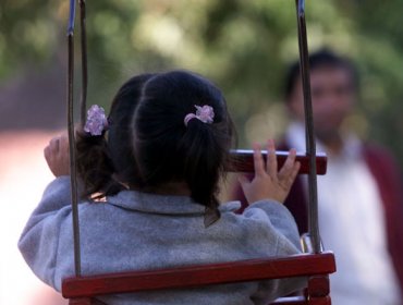 Sujeto que grababa a menores debajo de su uniforme fue detenido