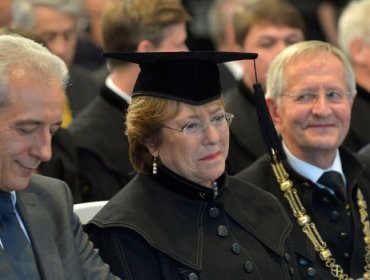 Presidenta Bachelet recibe doctorado honoris causa por “compromiso a favor de la libre educación” en Alemania