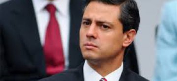 Presidente de México ofrece a padres de estudiantes desaparecidos reforzar búsqueda