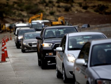 Más de 300 mil autos se espera que salgan de Santiago para este fin de semana largo