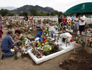 Miles de chilenos fueron a los cementerios en el Día de Todos los Santos