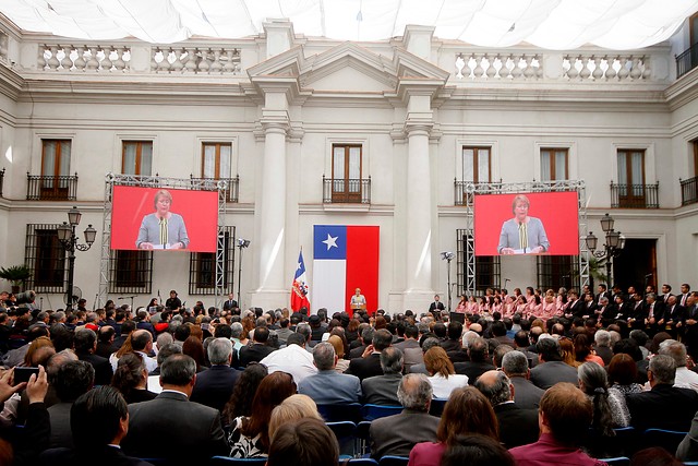 Encuesta Cadem: 51% de los chilenos desaprueba la reforma educacional de la Presidenta Bachelet