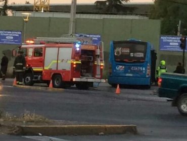 Dos Buses del Transantiago chocan en Avenida Grecia y Pedro de Valdivia