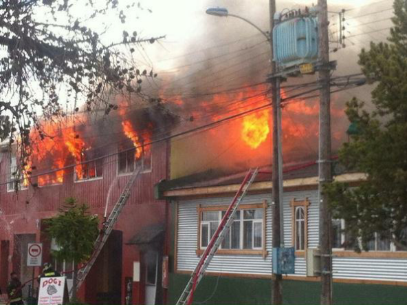 Bomberos de 17 años fallece en voraz incendio en Puerto Natales