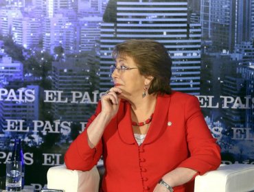 Bachelet pide a ministros impulsar la economía y explicar mejor sus reformas