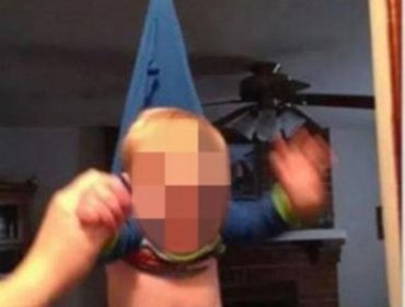 Arrestan a mujer en EE.UU. luego de subir una foto a Facebook con su pequeño hijo colgado de un gancho