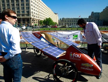 Vehículos de cinco países participan en la carrera Solar Atacama