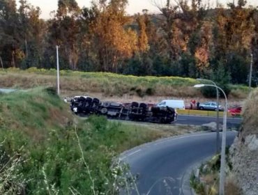 Camión sufre volcamiento en plena ruta Las Palmas