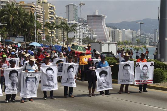 México no termina de creer que los 43 estudiantes desaparecidos estén muertos