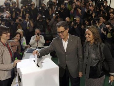 Casi dos millones de catalanes participan en consulta ilegal de independencia