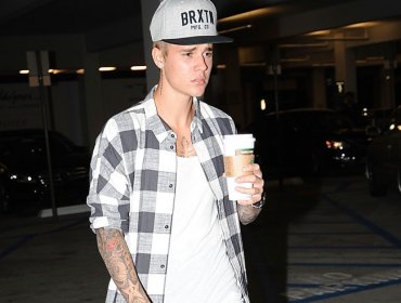 Justin Bieber sale de fiesta con su videoconsola