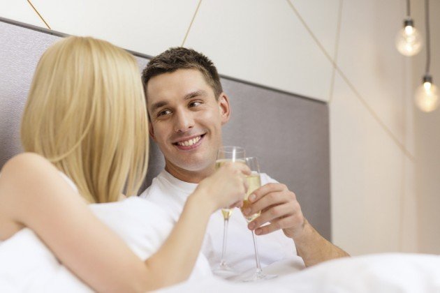 5 bebidas que NO debes tomar antes del sexo