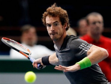 Murray vence a Raonic y retrasa la clasificación de Roger Federer