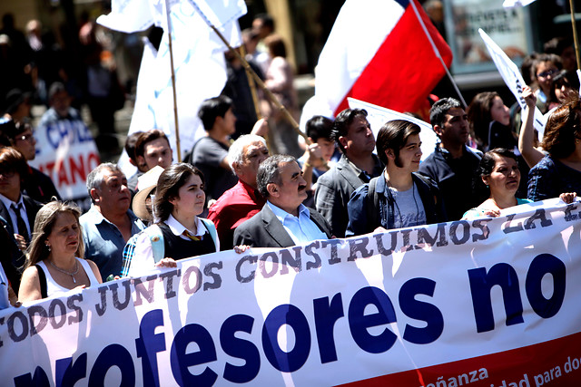 Pese a acuerdo con Ministerio de Educación, profesores mantienen paro nacional indefinido