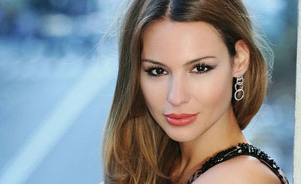 Más sensual que nunca: Pampita sorprende con ajustado vestido después de un mes de dar a luz