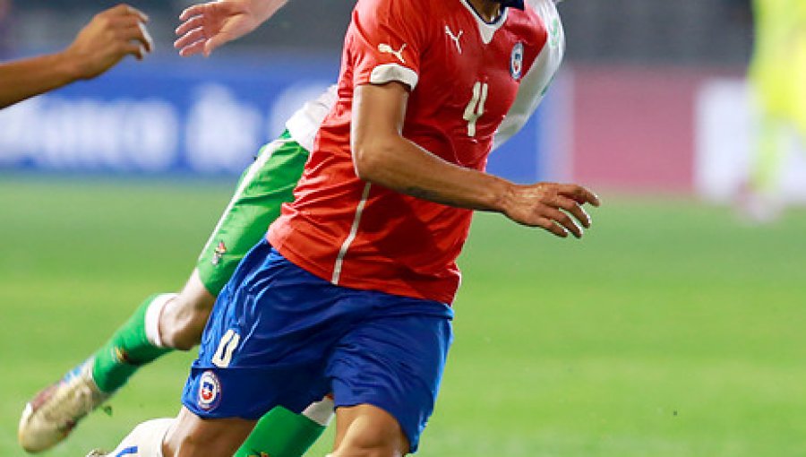 Mauricio Isla abandonó el entrenamiento de la selección chilena por lesión