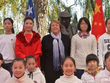 Bachelet homenajea a Neruda en Pekín: "Él estaría hoy orgulloso de China"