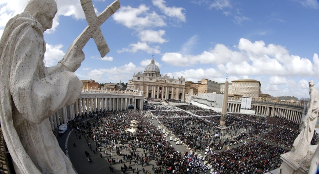 Vaticano instalará duchas en sus cercanías para los mendigos