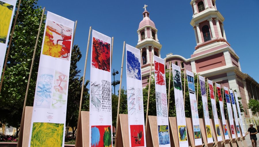 Niños con Síndrome de Down muestran sus creaciones en Plaza Los Héroes