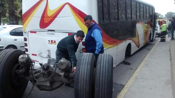 Viña del Mar: 4 lesionados deja accidente de bus que perdió tren trasero en Av. España