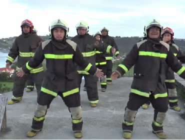 Bomberos de Achao sorprenden bailando “Comerte Toda” al estilo “Nene Malo”