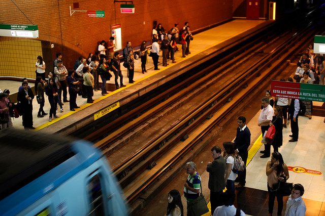 Nueva emergencia en el Metro: Persona se lanzo a las vías en Estación Moneda