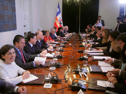 Académicos realizan duro análisis a gabinete de Michelle Bachelet