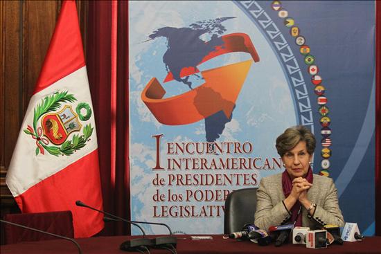 Presidenta de Senado chileno busca nuevo estilo en conducción de socialistas