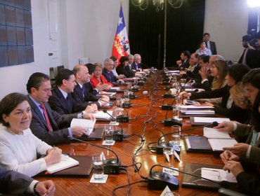 Académicos realizan duro análisis a gabinete de Michelle Bachelet